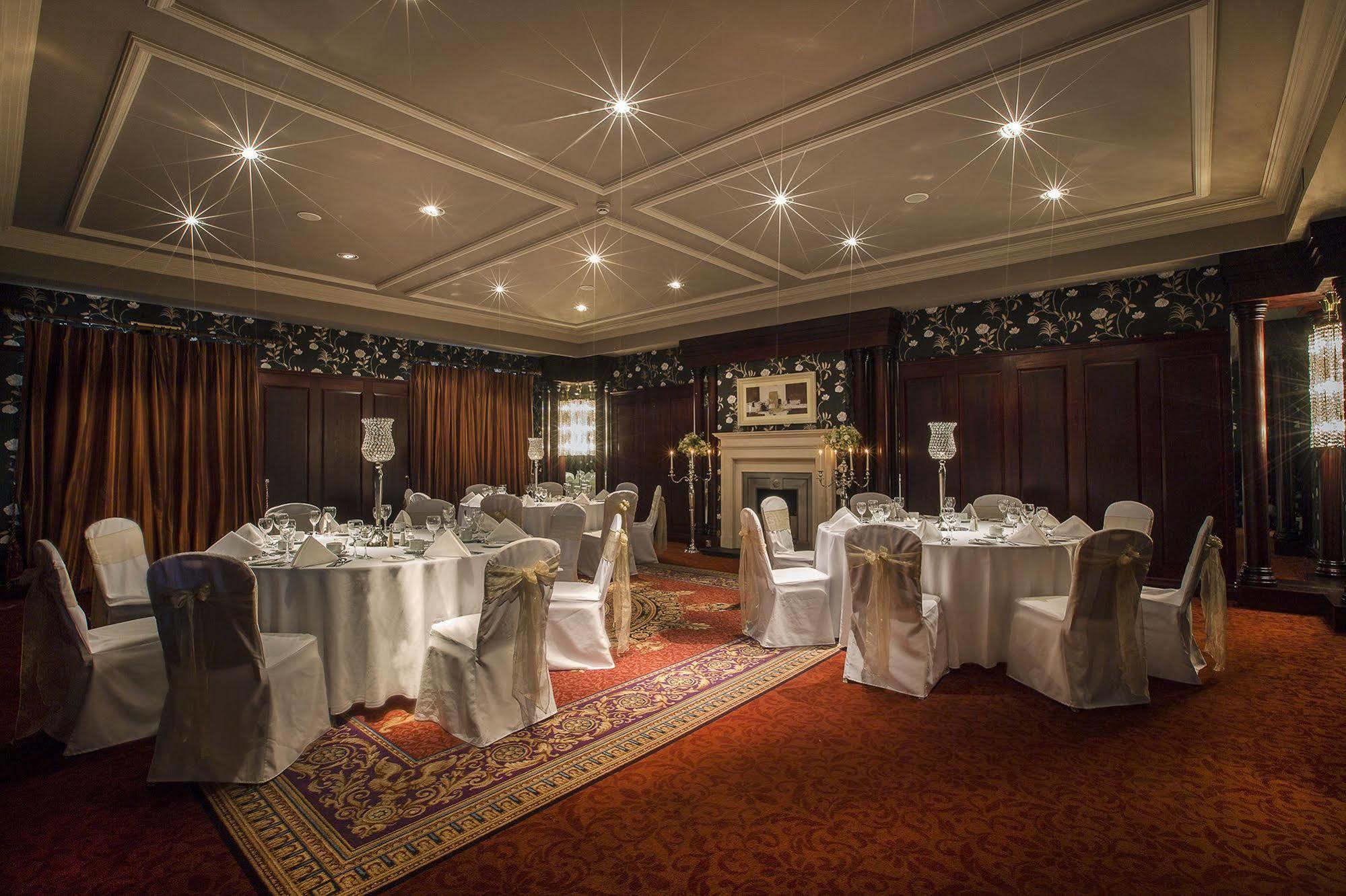 טרים Knightsbrook Hotel & Golf Resort מראה חיצוני תמונה