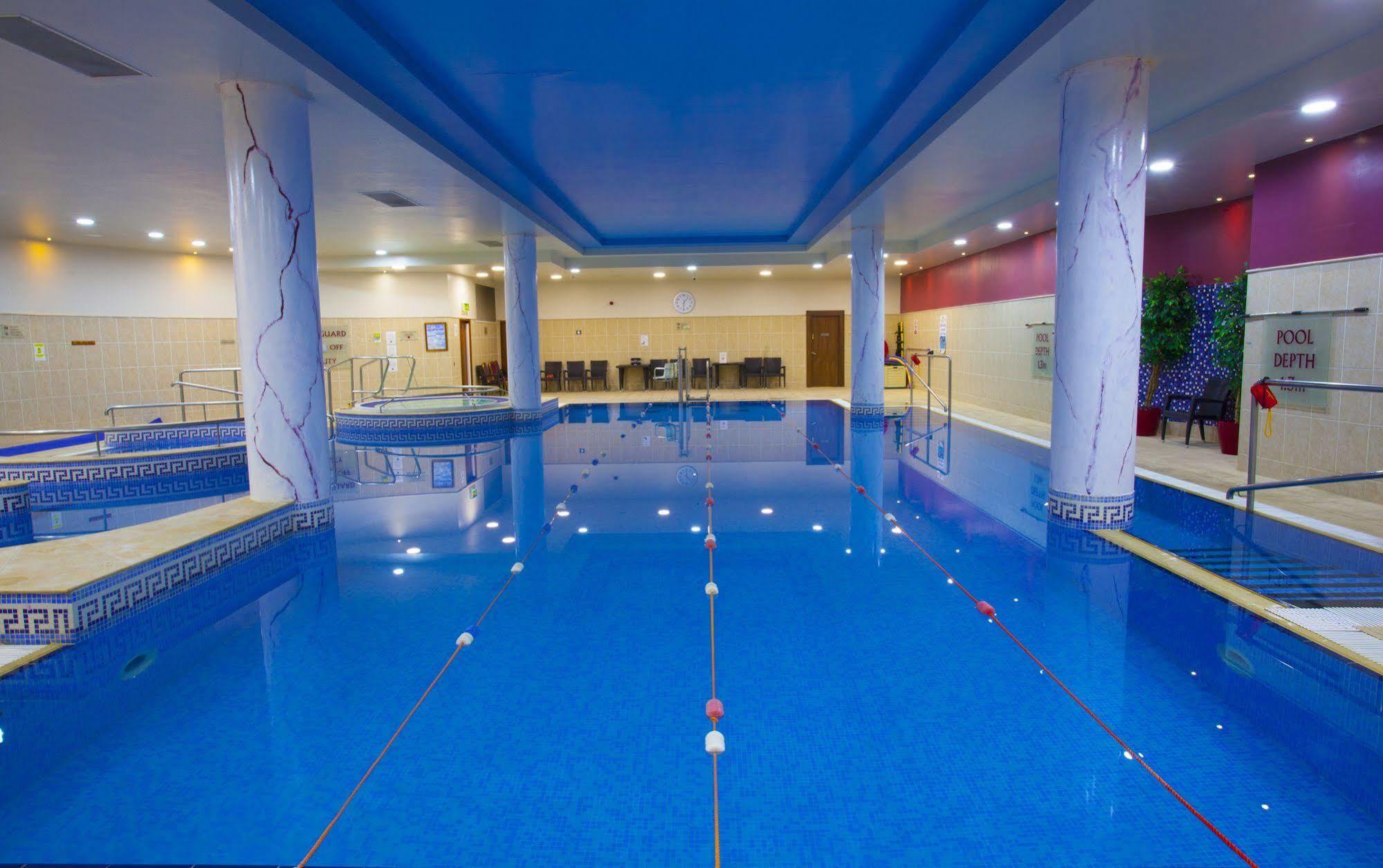 טרים Knightsbrook Hotel & Golf Resort מראה חיצוני תמונה